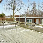 Дом отдыха 4 Bedroom Beautiful In *