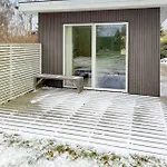 Дом отдыха 4 Bedroom Beautiful In