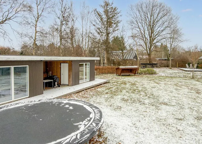 4 Bedroom Beautiful In *